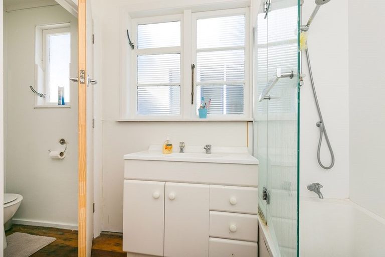 Photo of property in 20 Asquith Terrace, Brooklyn, Wellington, 6021