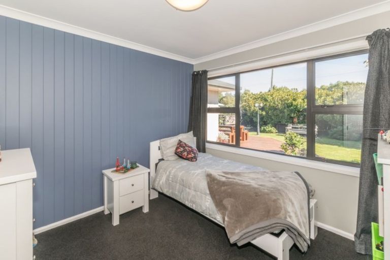 Photo of property in 38 Main North Road, Woodend, 7610