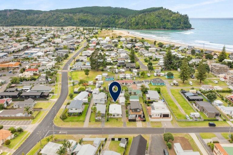 Photo of property in 104 Beverley Terrace, Whangamata, 3620
