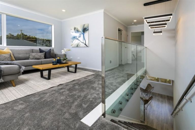 Photo of property in 16 Barrique Road, Kumeu, 0810