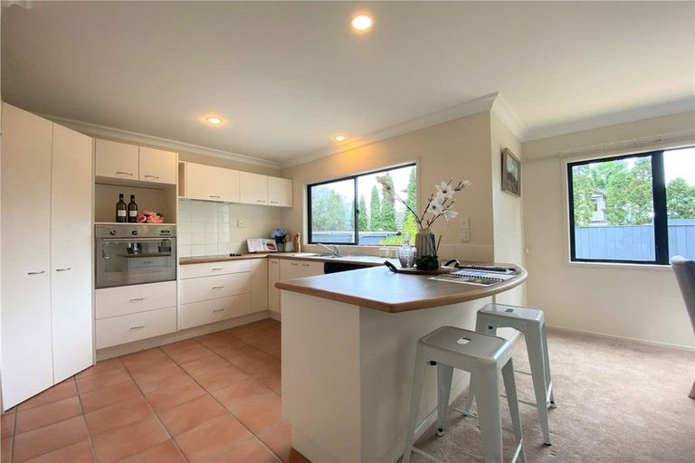 Photo of property in 16 Kilsyth Way, East Tamaki Heights, Auckland, 2016