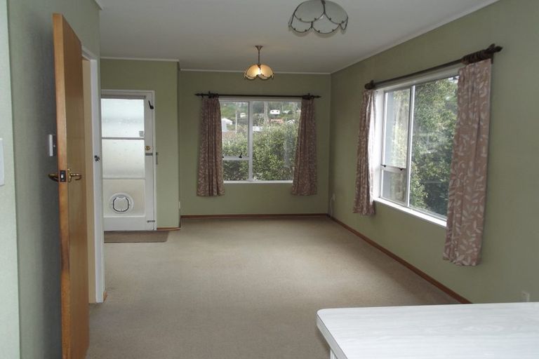 Photo of property in 8/218 Onepu Road, Lyall Bay, Wellington, 6022