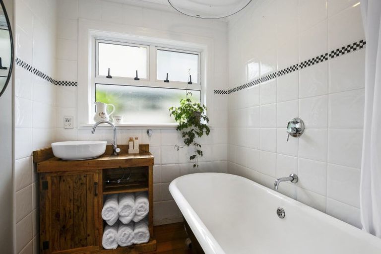 Photo of property in 28 Raroa Terrace, Tawa, Wellington, 5028