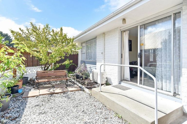 Photo of property in 2/4 Valecrest Avenue, Parklands, Christchurch, 8083