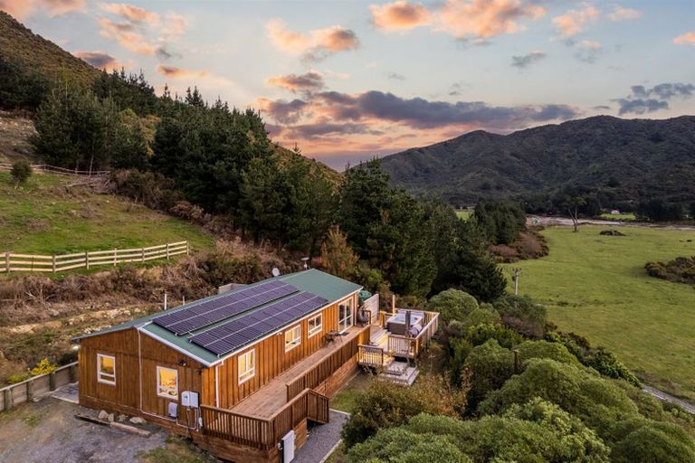 Photo of property in 675 Coast Road, Wainuiomata Coast, Wainuiomata, 5373