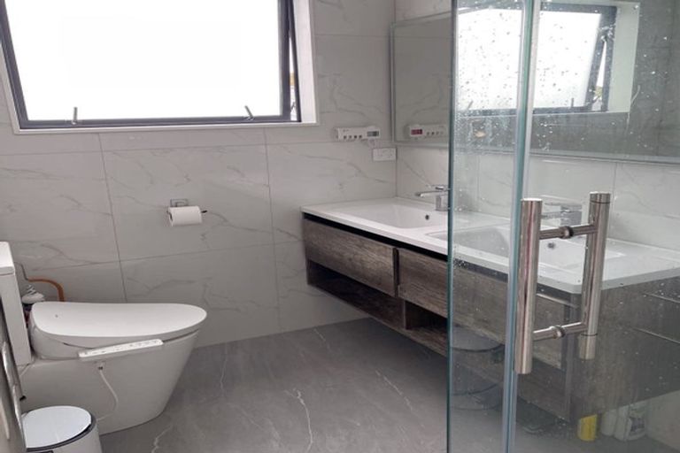 Photo of property in 35b Deanna Drive, West Harbour, Auckland, 0618