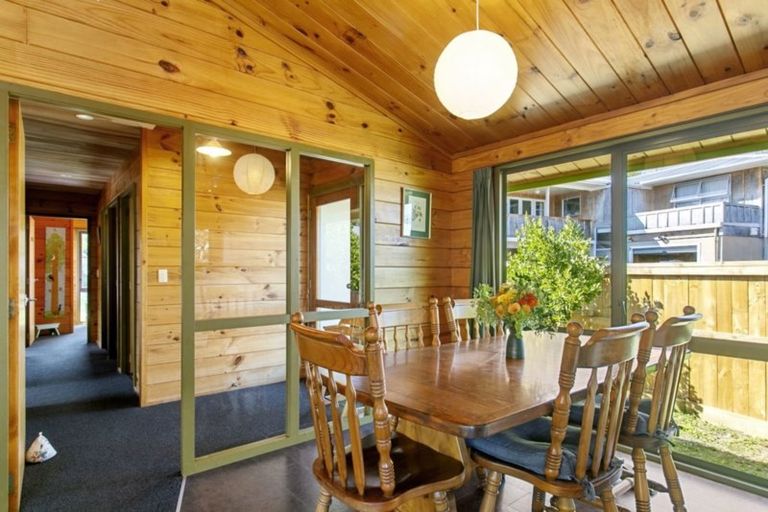 Photo of property in 6 Parata Street, Two Mile Bay, Taupo, 3330