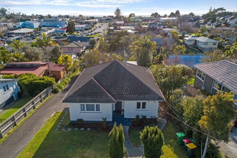 Photo of property in 1/16 Evans Road, Glen Eden, Auckland, 0602