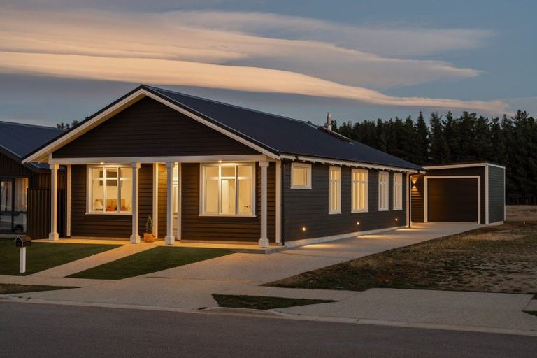 Photo of property in 105 Burdon Loop, Lake Hawea, 9382