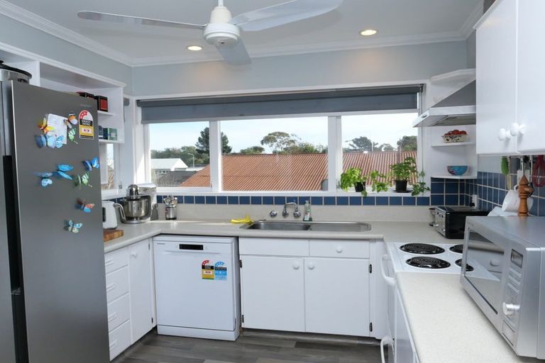 Photo of property in 50 Raumati Road, Raumati Beach, Paraparaumu, 5032