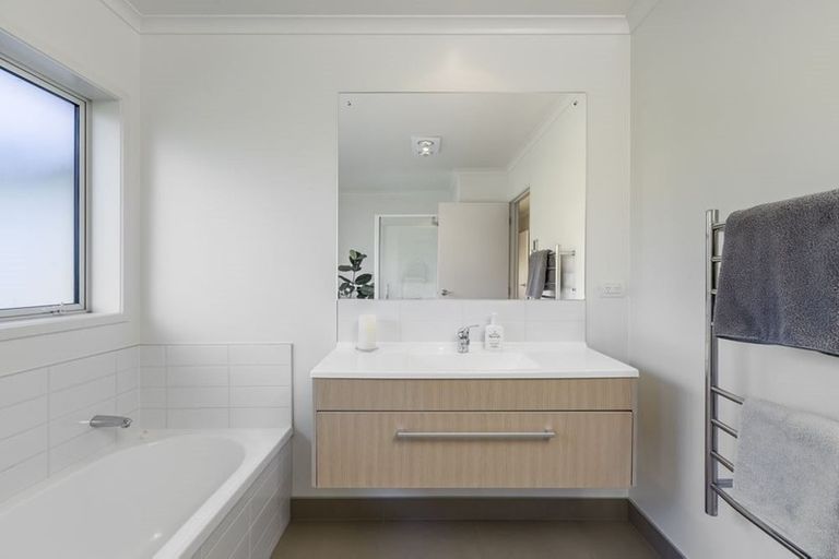 Photo of property in 14 Quiet Rise, Matakana, Warkworth, 0985