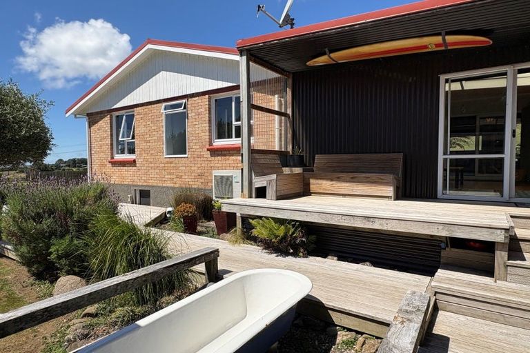Photo of property in 1606 South Road, Tataraimaka, New Plymouth, 4374