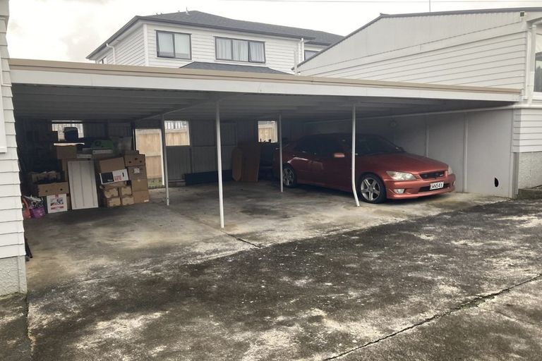 Photo of property in 15 Stamford Park Road, Mount Roskill, Auckland, 1041