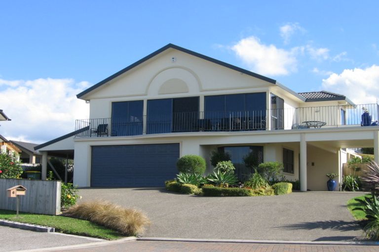 Photo of property in 8 Mahina Place, Te Atatu Peninsula, Auckland, 0610