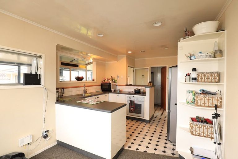 Photo of property in 21 Sikkim Crescent, Clover Park, Auckland, 2019