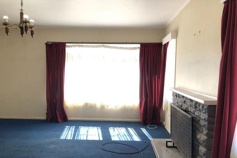 Photo of property in 64 Smythe Road, Henderson, Auckland, 0612