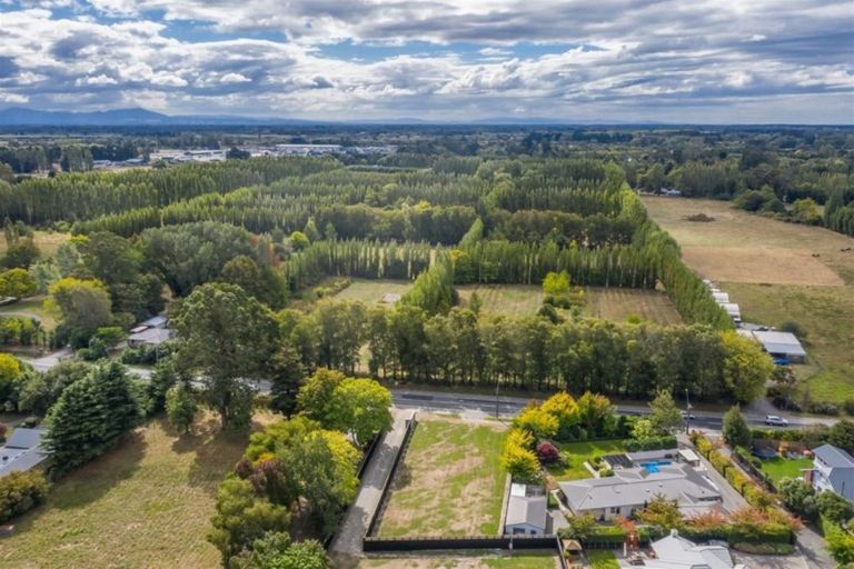 Photo of property in 409 Sawyers Arms Road, Harewood, Christchurch, 8051