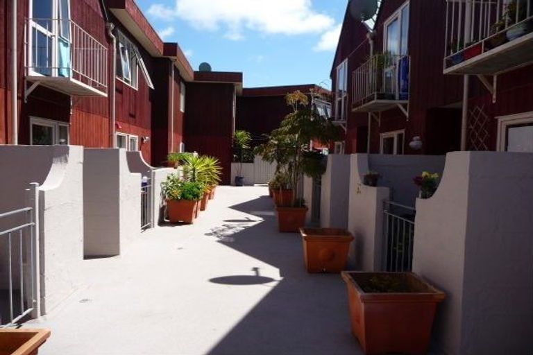 Photo of property in 24-25/66 Mount Eden Road, Mount Eden, Auckland, 1024