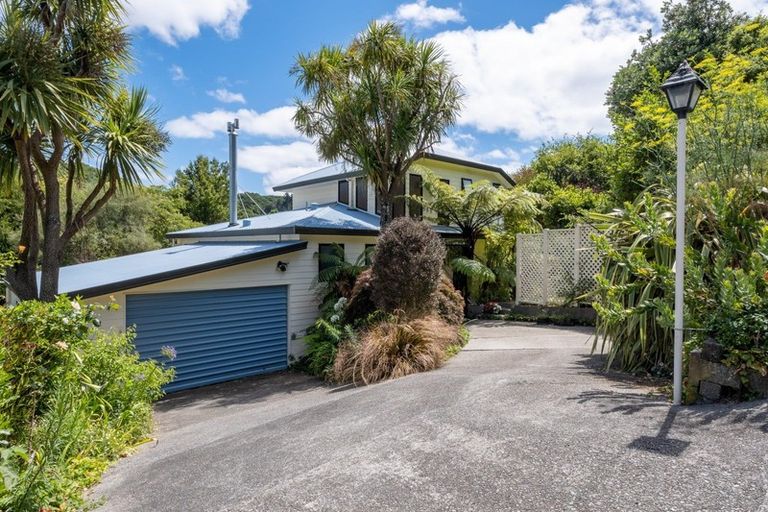 Photo of property in 34 Milton Terrace, Picton, 7220