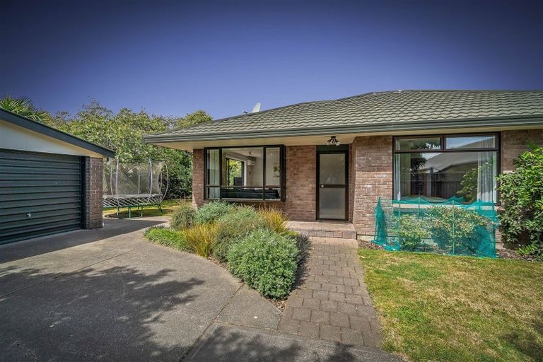 Photo of property in 2/282 Sawyers Arms Road, Bishopdale, Christchurch, 8053