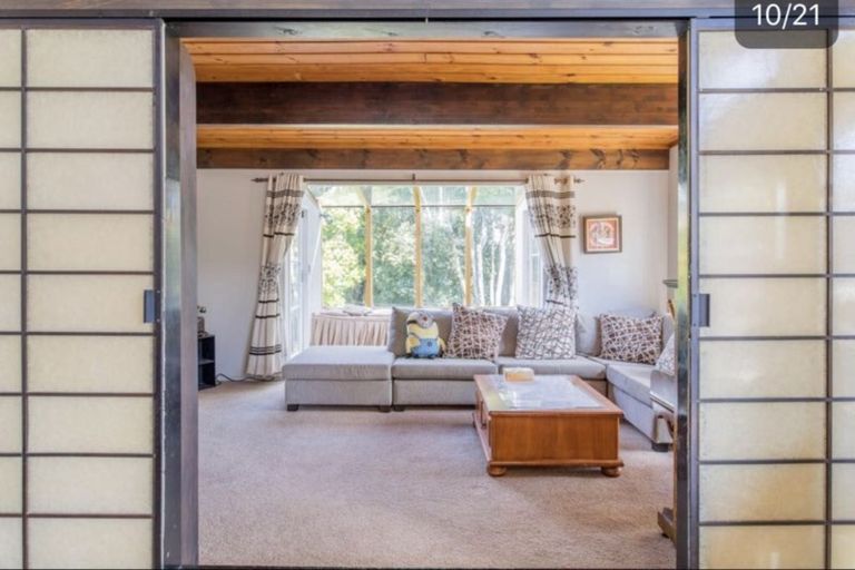 Photo of property in 4 Seaton Road, Murrays Bay, Auckland, 0630