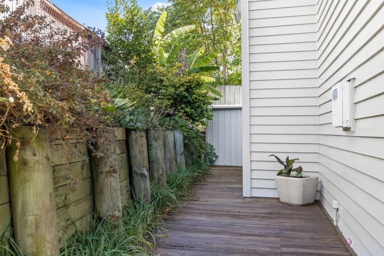 Photo of property in 140 Awaruku Road, Torbay, Auckland, 0630