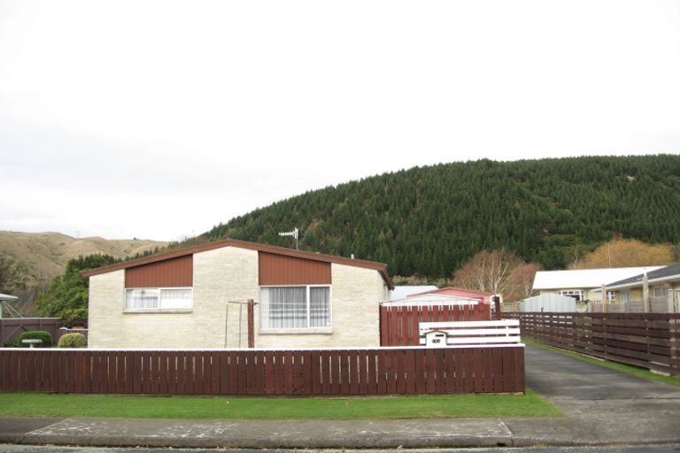 Photo of property in 1/12 Buckley Grove, Paraparaumu, 5032
