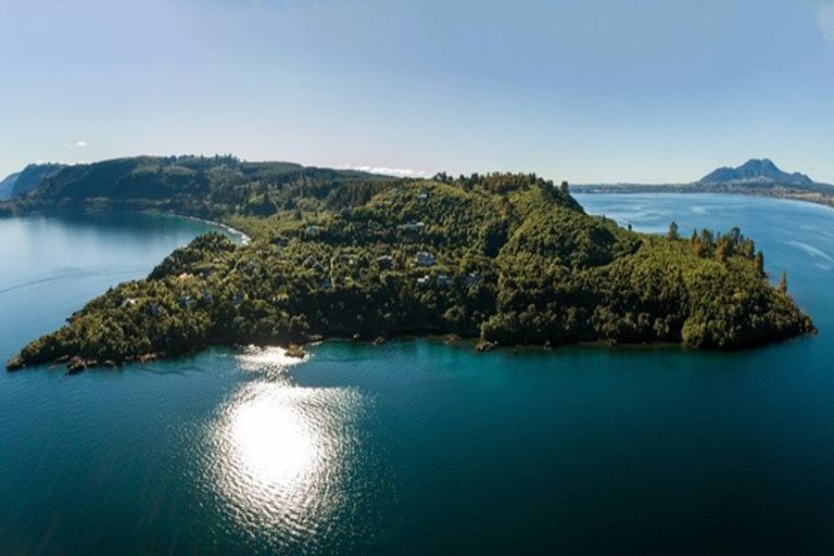 Photo of property in 1 Whakamoenga Point, Acacia Bay, Taupo, 3385