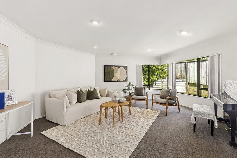 Photo of property in 23 Amesbury Drive, Churton Park, Wellington, 6037