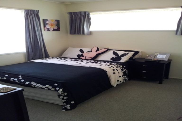 Photo of property in 1/28 Prince Regent Drive, Half Moon Bay, Auckland, 2012