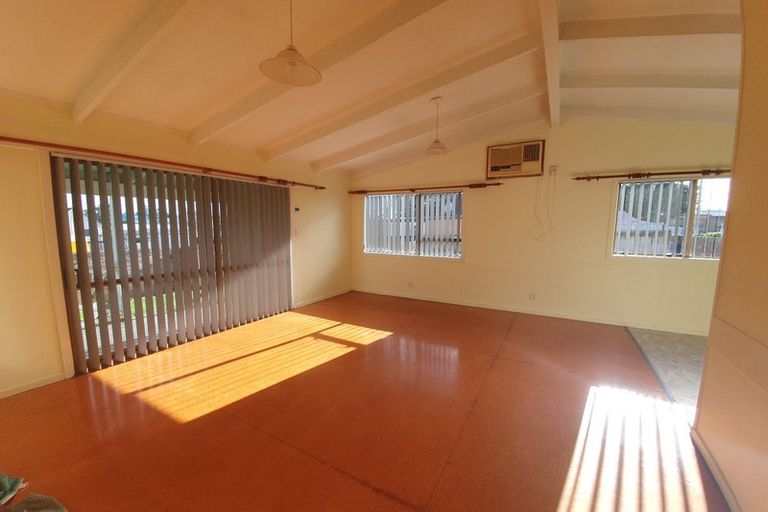 Photo of property in 4104 Great North Road, Glen Eden, Auckland, 0602