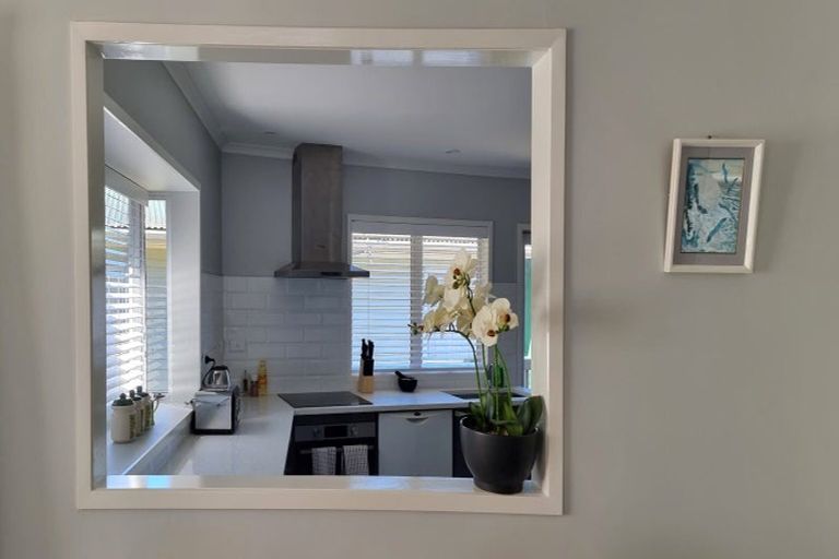 Photo of property in 176 Gossamer Drive, Pakuranga Heights, Auckland, 2010