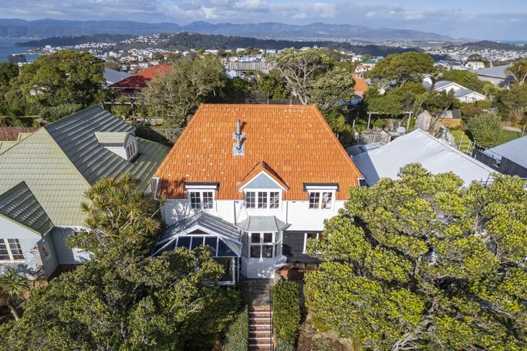 Photo of property in 39 Fairview Crescent, Kelburn, Wellington, 6012