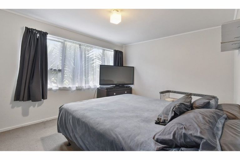 Photo of property in 3 Smedley Street, Manurewa, Auckland, 2102