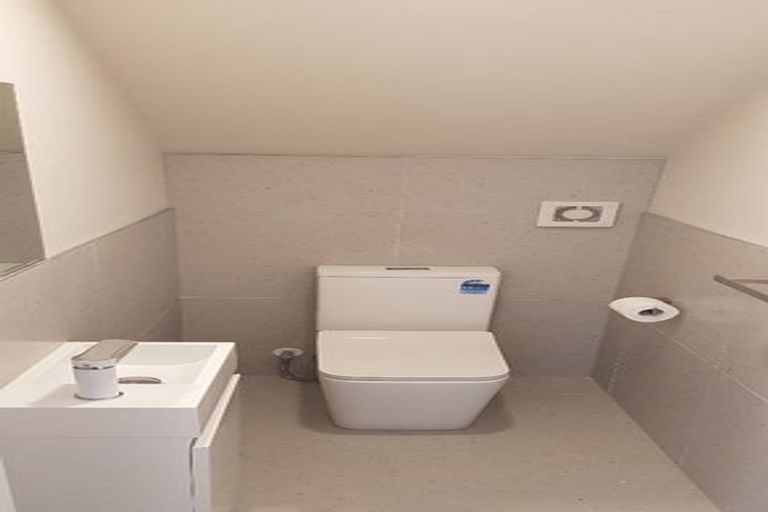 Photo of property in 5/532 Glenfield Road, Glenfield, Auckland, 0629