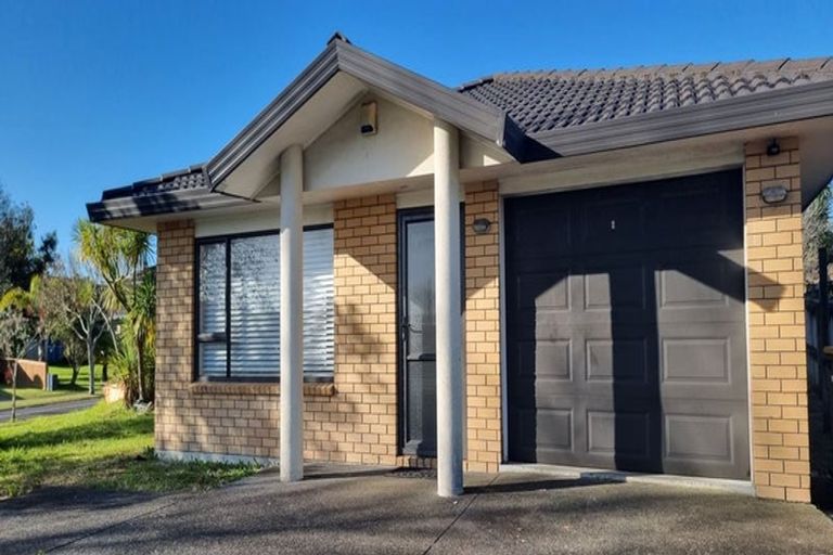 Photo of property in 1 Ardee Close, East Tamaki, Auckland, 2016