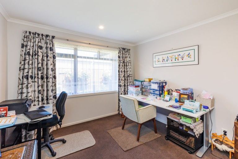 Photo of property in 14 Lorenzo Place, Kelvin Grove, Palmerston North, 4414