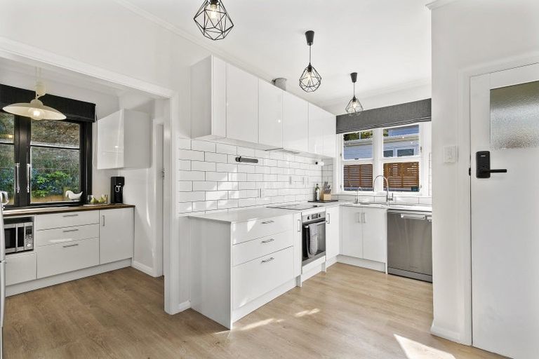 Photo of property in 51 Jackson Street, Island Bay, Wellington, 6023