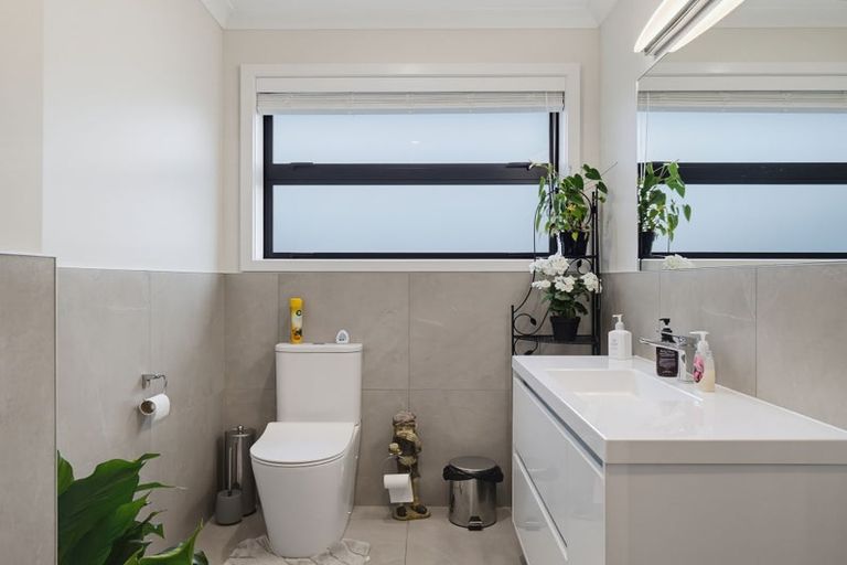 Photo of property in 37 Daniel Place, Kelvin Grove, Palmerston North, 4414