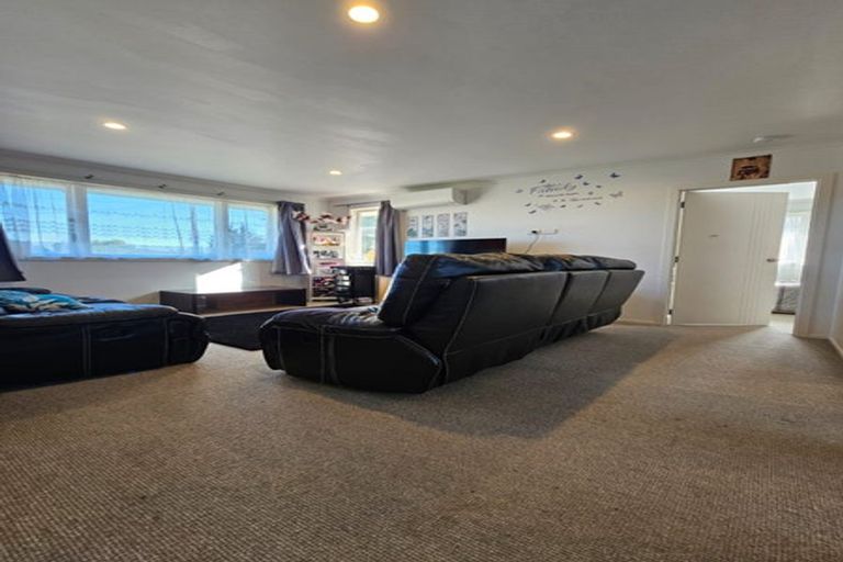 Photo of property in 27 Hill Crescent, Papakura, 2110