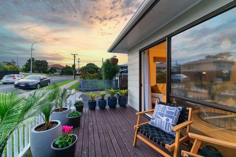 Photo of property in 2/18 Gloria Avenue, Te Atatu Peninsula, Auckland, 0610
