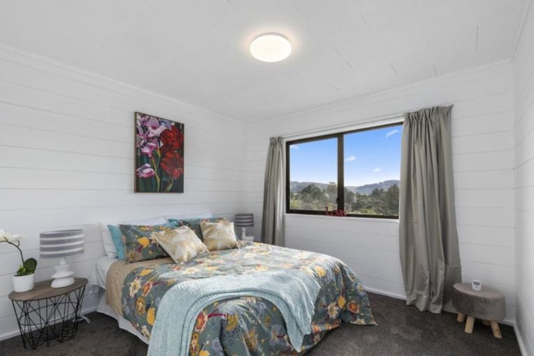 Photo of property in 14b Fenchurch Grove, Stokes Valley, Lower Hutt, 5019