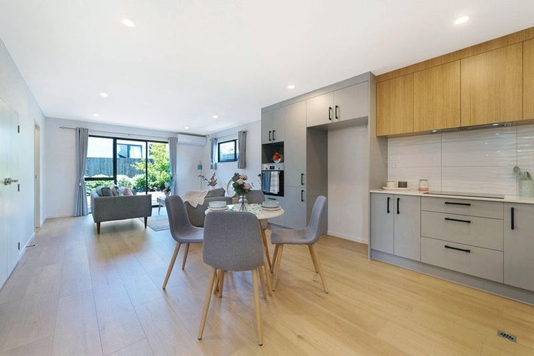 Photo of property in 7/17 Rewarewa Road, Te Atatu Peninsula, Auckland, 0610