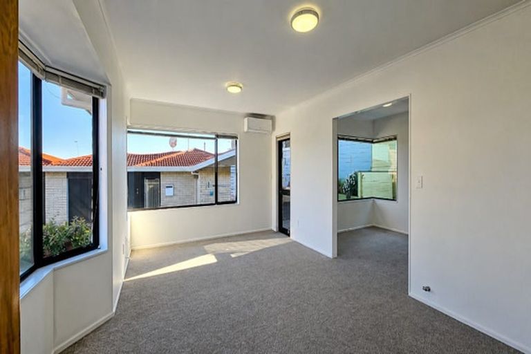 Photo of property in 4/476 Devon Street East, Strandon, New Plymouth, 4312