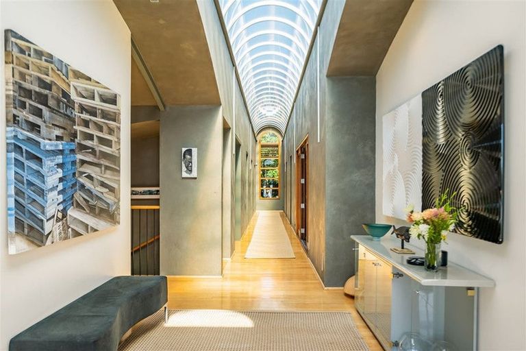 Photo of property in 360 Paremata Road, Whitby, Porirua, 5381