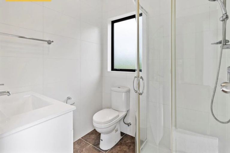 Photo of property in 30 Mannering Place, Hillcrest, Auckland, 0627