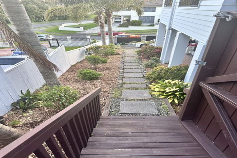 Photo of property in 5 Belleaire Court, West Harbour, Auckland, 0618