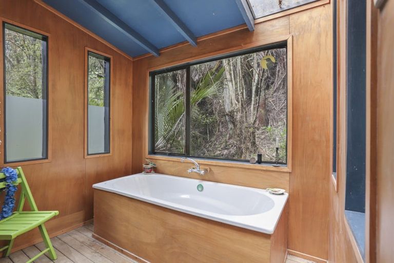 Photo of property in 27 Ocean View Road, Huia, Auckland, 0604