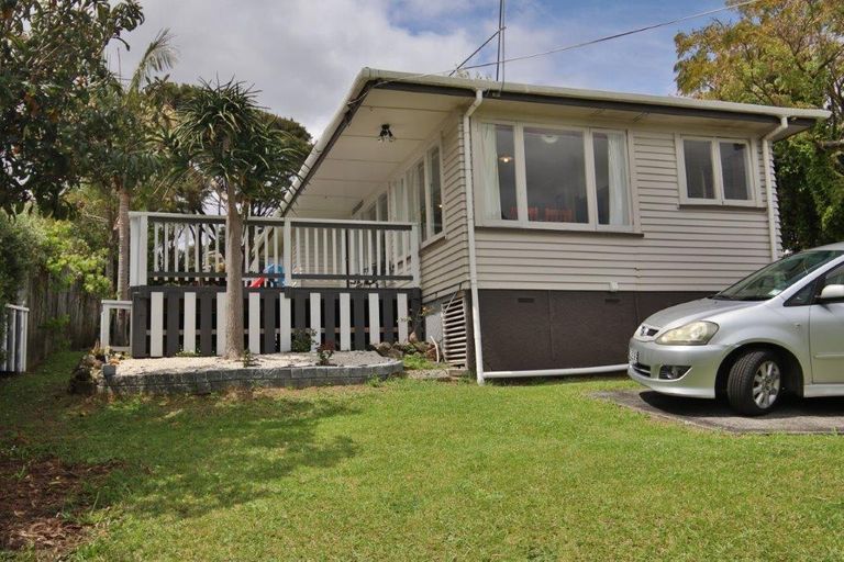 Photo of property in 15 Yorke Road, Haruru, 0204