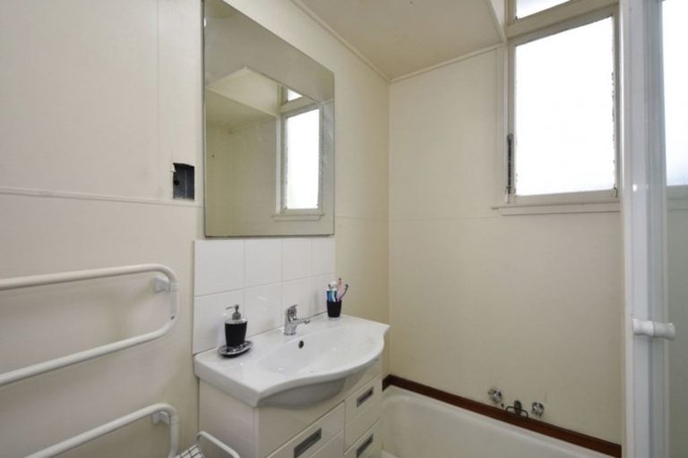 Photo of property in 33 Hardy Street, Strathern, Invercargill, 9812